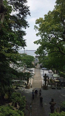 走水神社の境内から見る