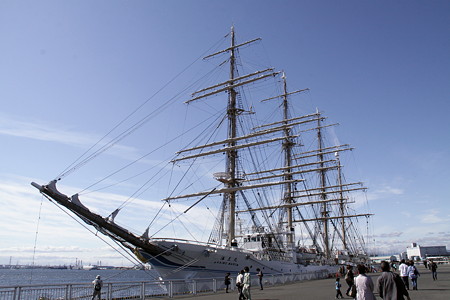 名古屋港ガーデン埠頭に停泊の海王丸