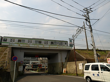 205系横浜線と185系東海道本線(東神奈川)