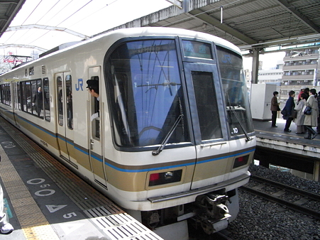 221系(新今宮駅)