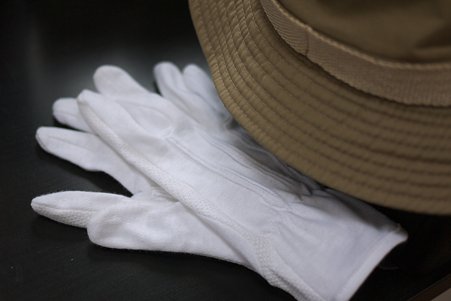 2012.05.15　机　100円ショップで手袋