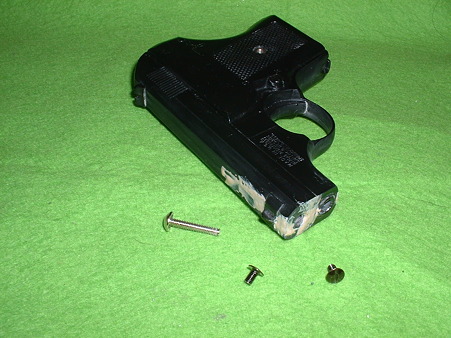 虎ビス屋 実銃型取り「S&W M61 エスコート」 とりあえず別パーツを外してパテを盛った Doburoku-TAO