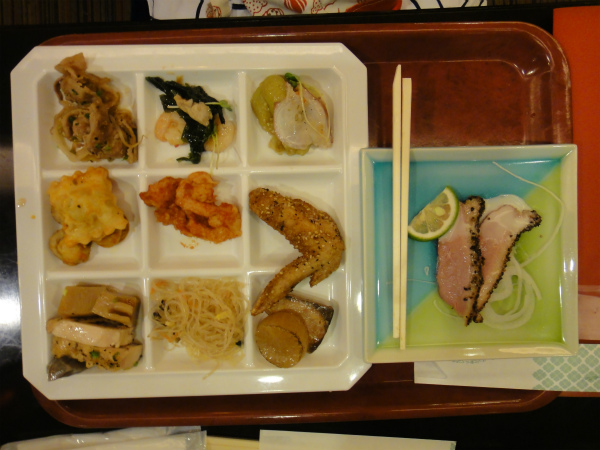 刺身とロースとビーフだけは一人2枚の食券制