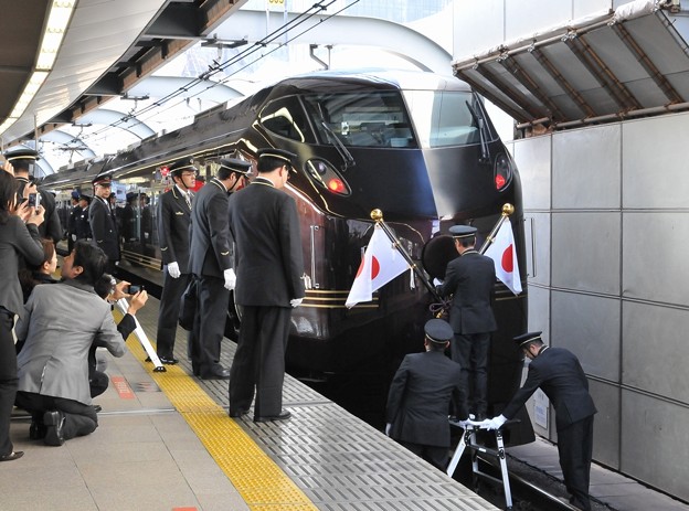 Photos: JR東日本 E655系TR車(E655-1)に東京駅より皇太子殿下「恩賜林御下賜100周年記念大会」に向け御乗用